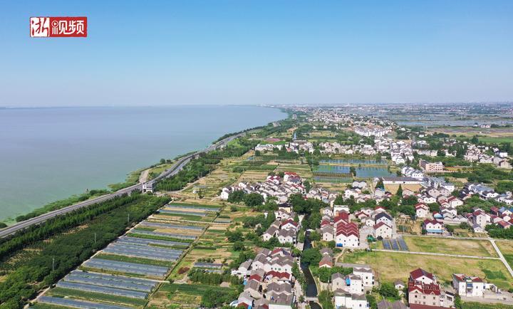A scenic view of Huzhou Taihu Lougang