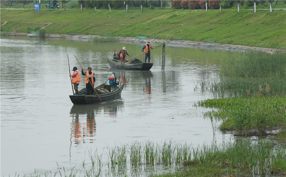 A scenic view of Huzhou Taihu Lougang