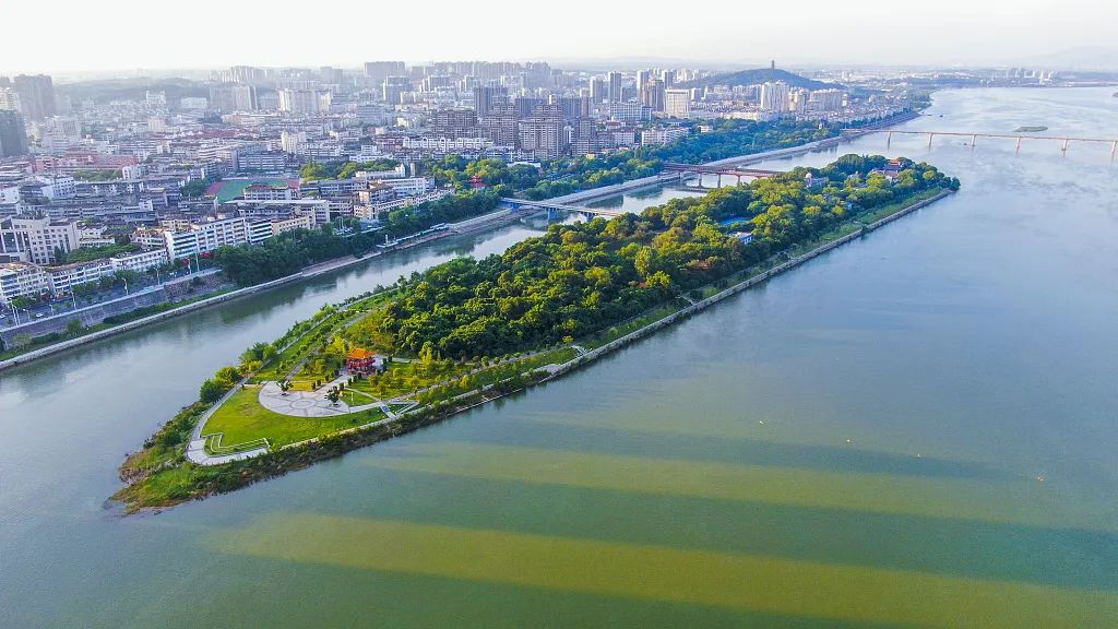 A scenic view of Jian Bailuzhou Shuyuan