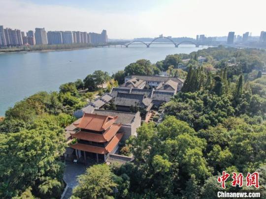 A scenic view of Jian Bailuzhou Shuyuan