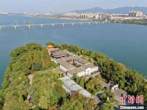 A scenic view of Jian Bailuzhou Shuyuan
