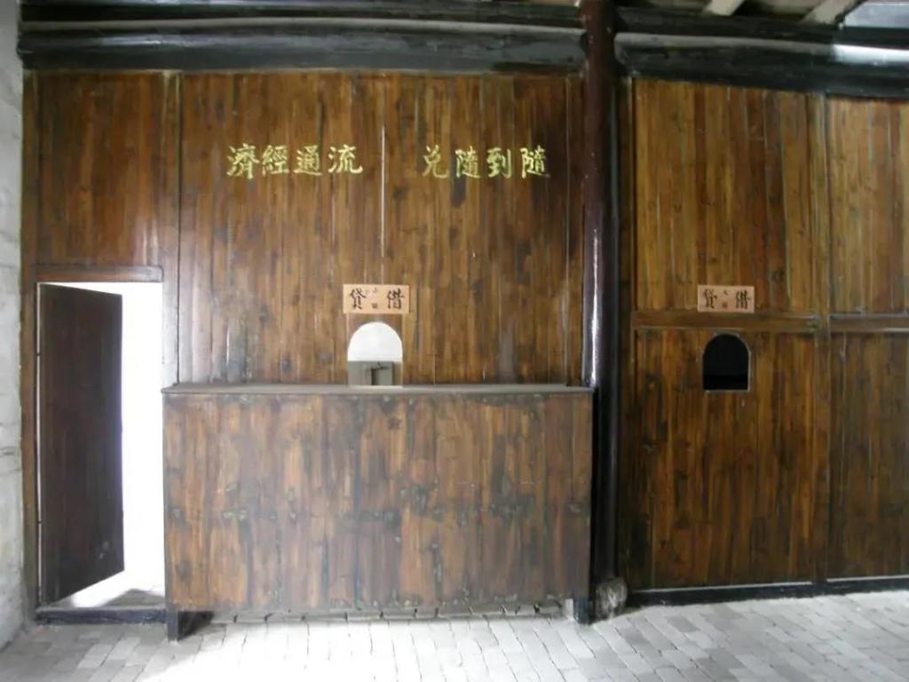 A scenic view of Jian Donggu Pingmin Yinhang Jiuzhi