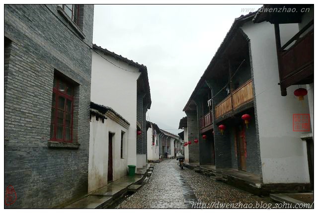 A scenic view of Jian Donggu Pingmin Yinhang Jiuzhi