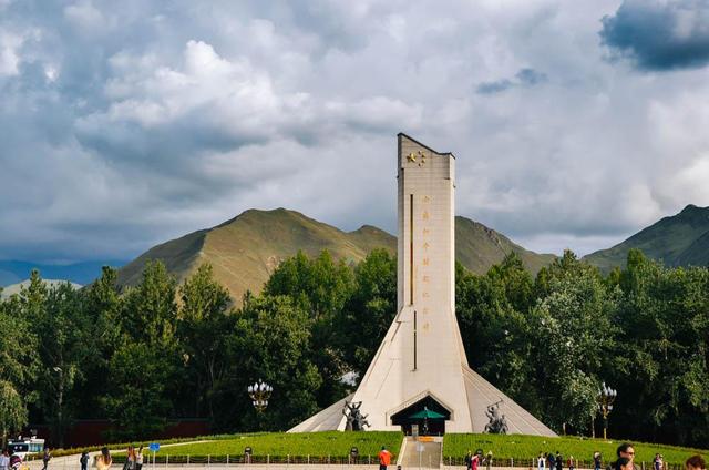 A scenic view of Jian Donggu Pingmin Yinhang Jiuzhi