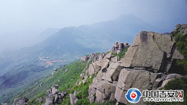 A scenic view of Jian Jiebu Liangcang Yizhi