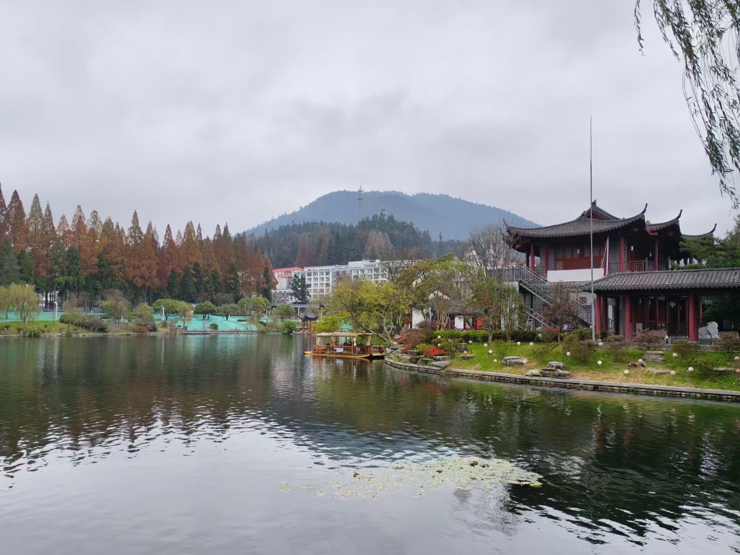 A scenic view of Jian Jinggangshan Geming Yizhi