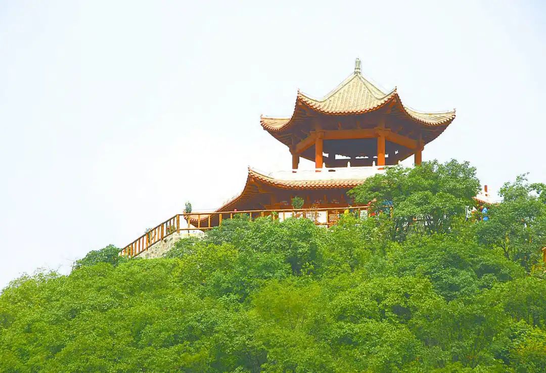 A scenic view of Jiaozuo Qianfoge