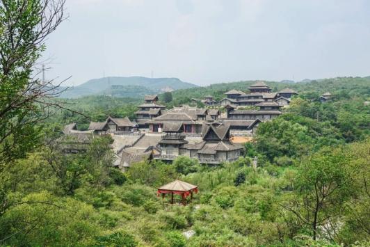 A scenic view of Jiaozuo Qianfoge