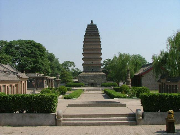 A scenic view of Jiaozuo Tianningsisanshengta