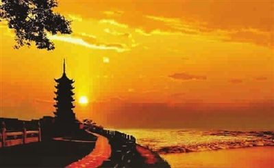 A scenic view of Jiaxing Yanguan Haitang Ji Haishenmiao
