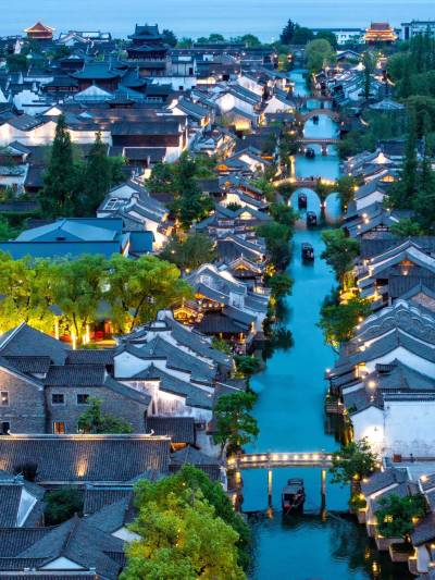 A scenic view of Jiaxing Yanguan Haitang Ji Haishenmiao