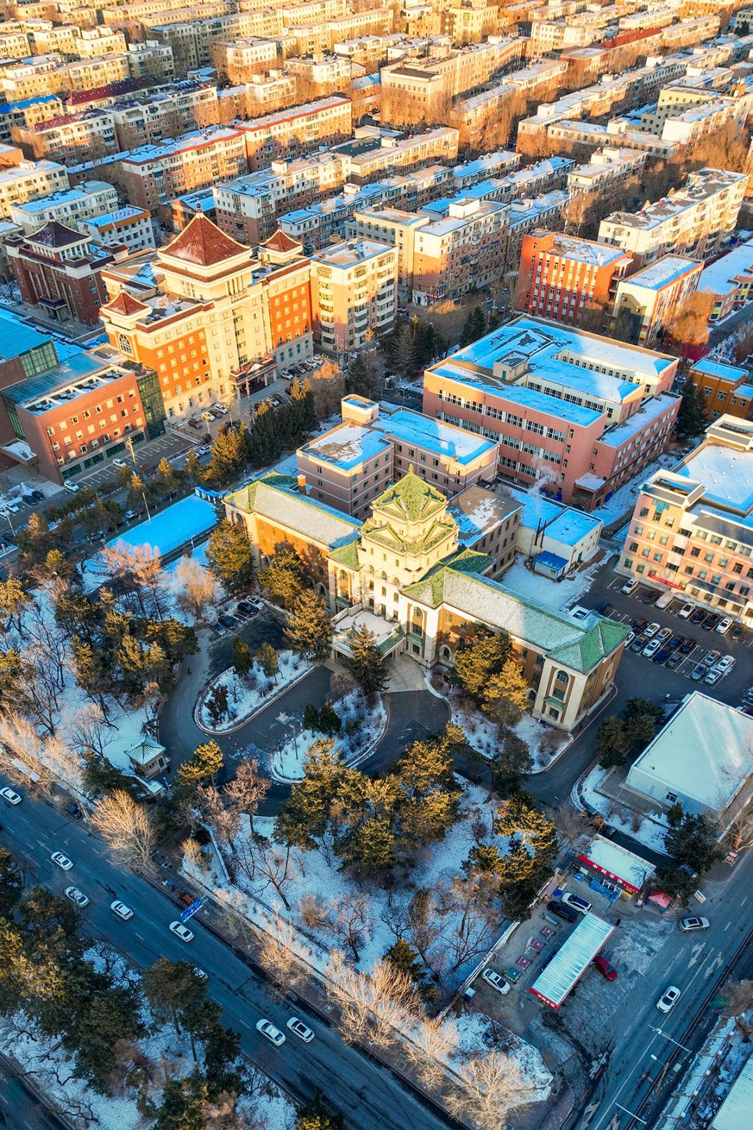 A scenic view of Jilin Daxue Jiaoxuelou Jiuzhi
