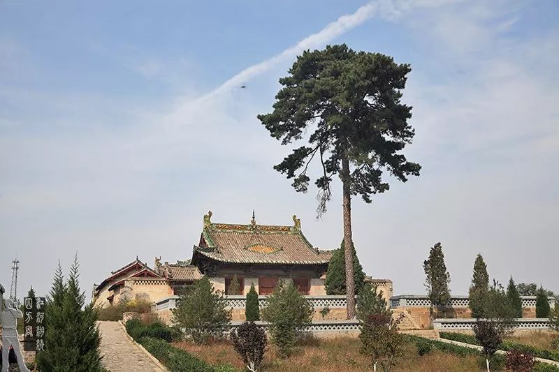 A scenic view of Jincheng Nan Bei Jixiang Temple