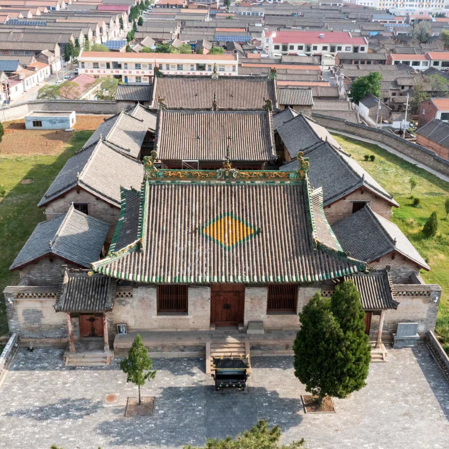 A scenic view of Jincheng Nan Bei Jixiang Temple