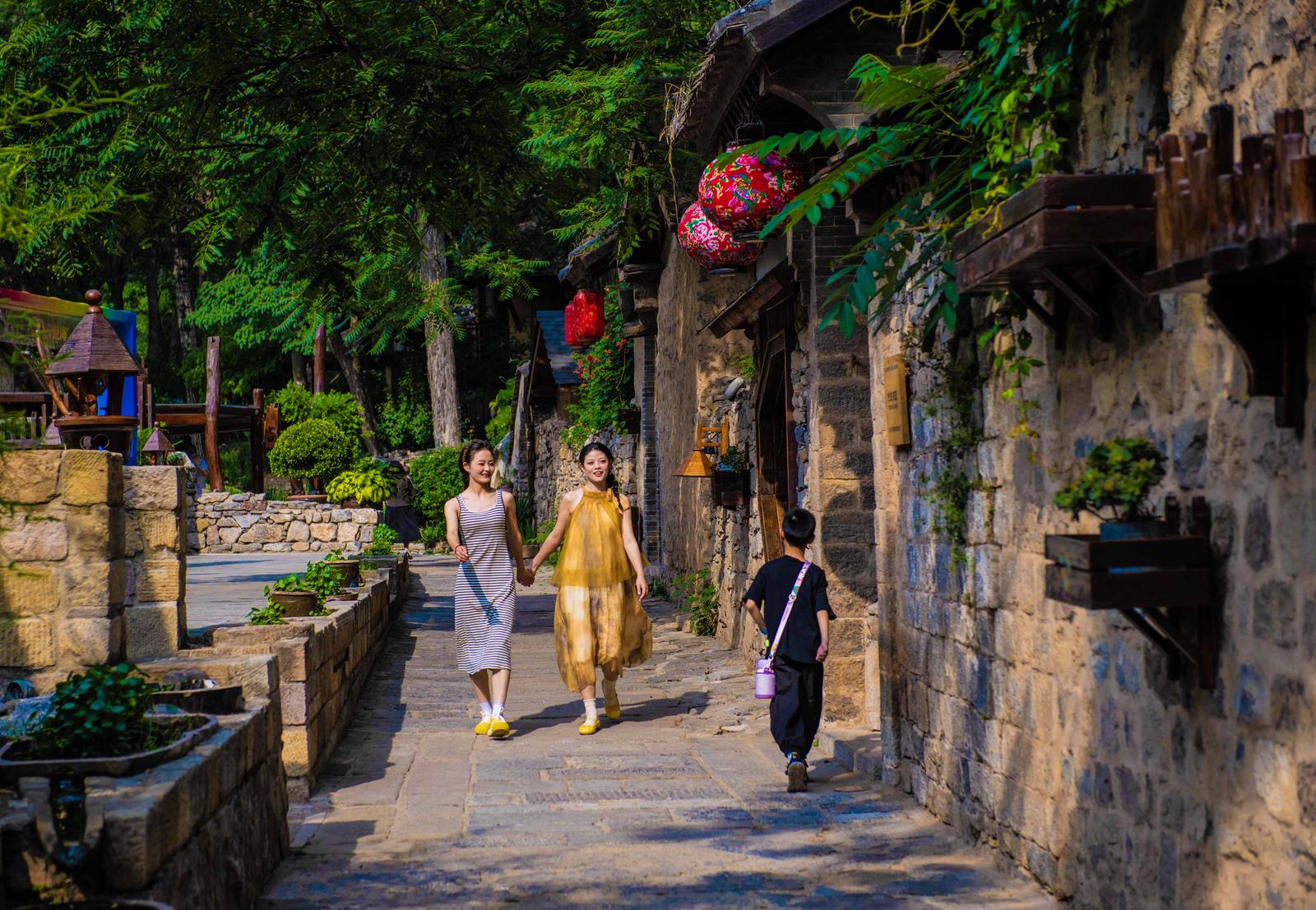 A scenic view of Jincheng Qingmeng Guan