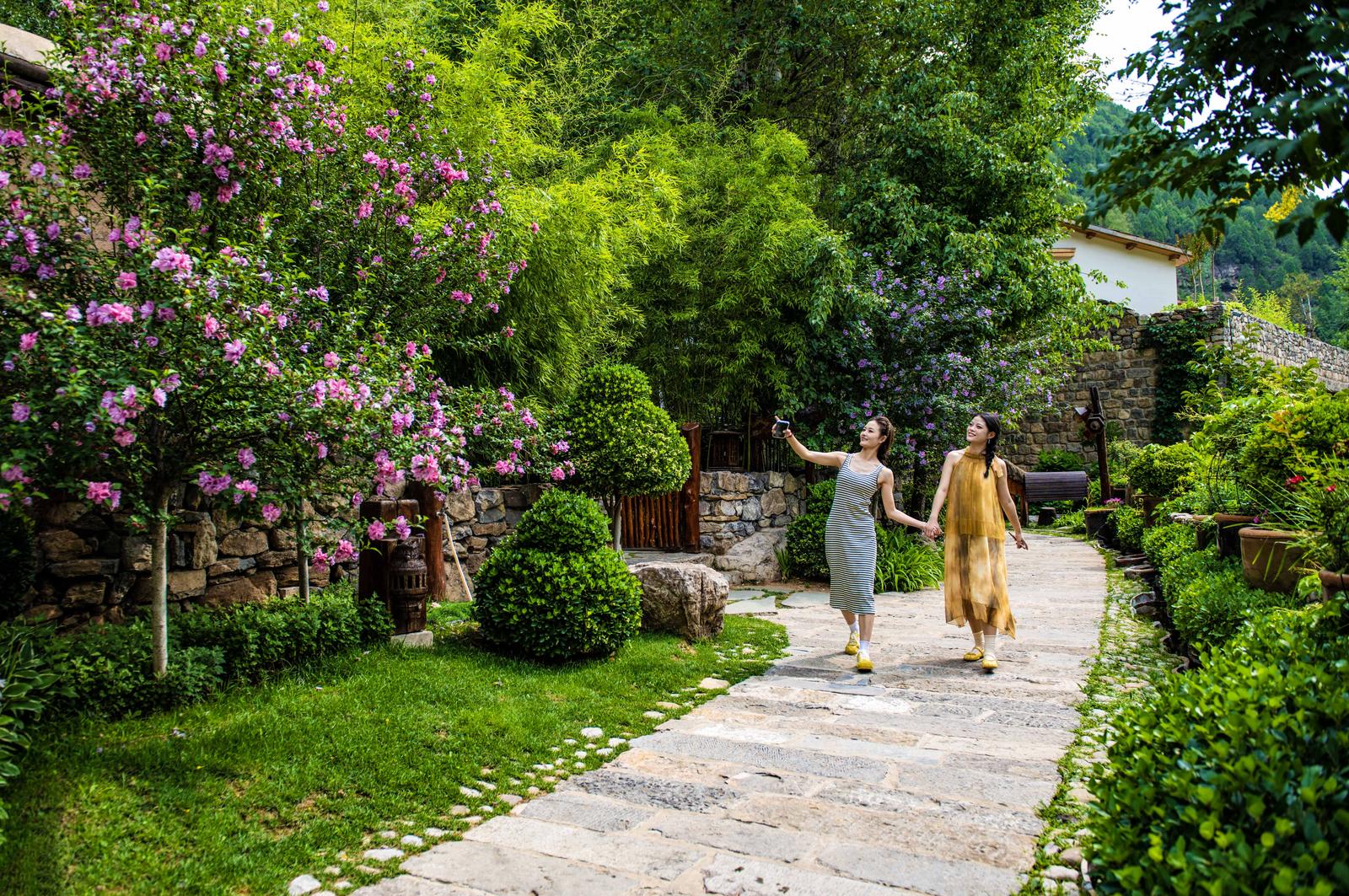 A scenic view of Jincheng Qingmeng Guan