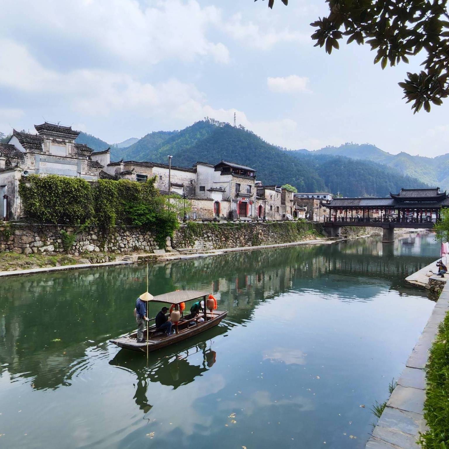 A scenic view of Jingdezhen Yaoli Gaibian Jiuzhi