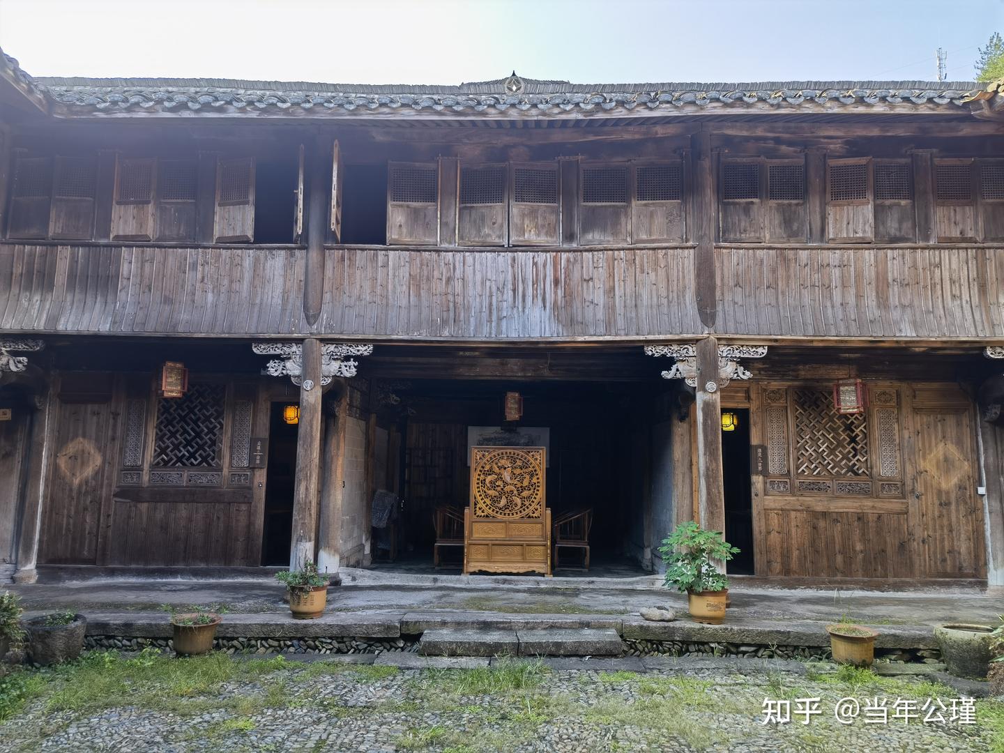 A scenic view of Jinhua Lvzuqian Ji Jiazu Mu