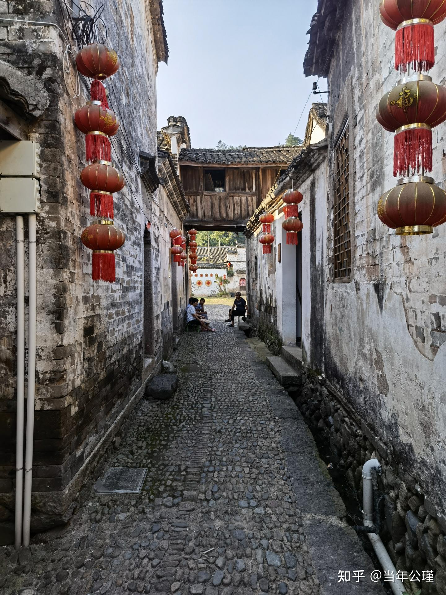 A scenic view of Jinhua Lvzuqian Ji Jiazu Mu