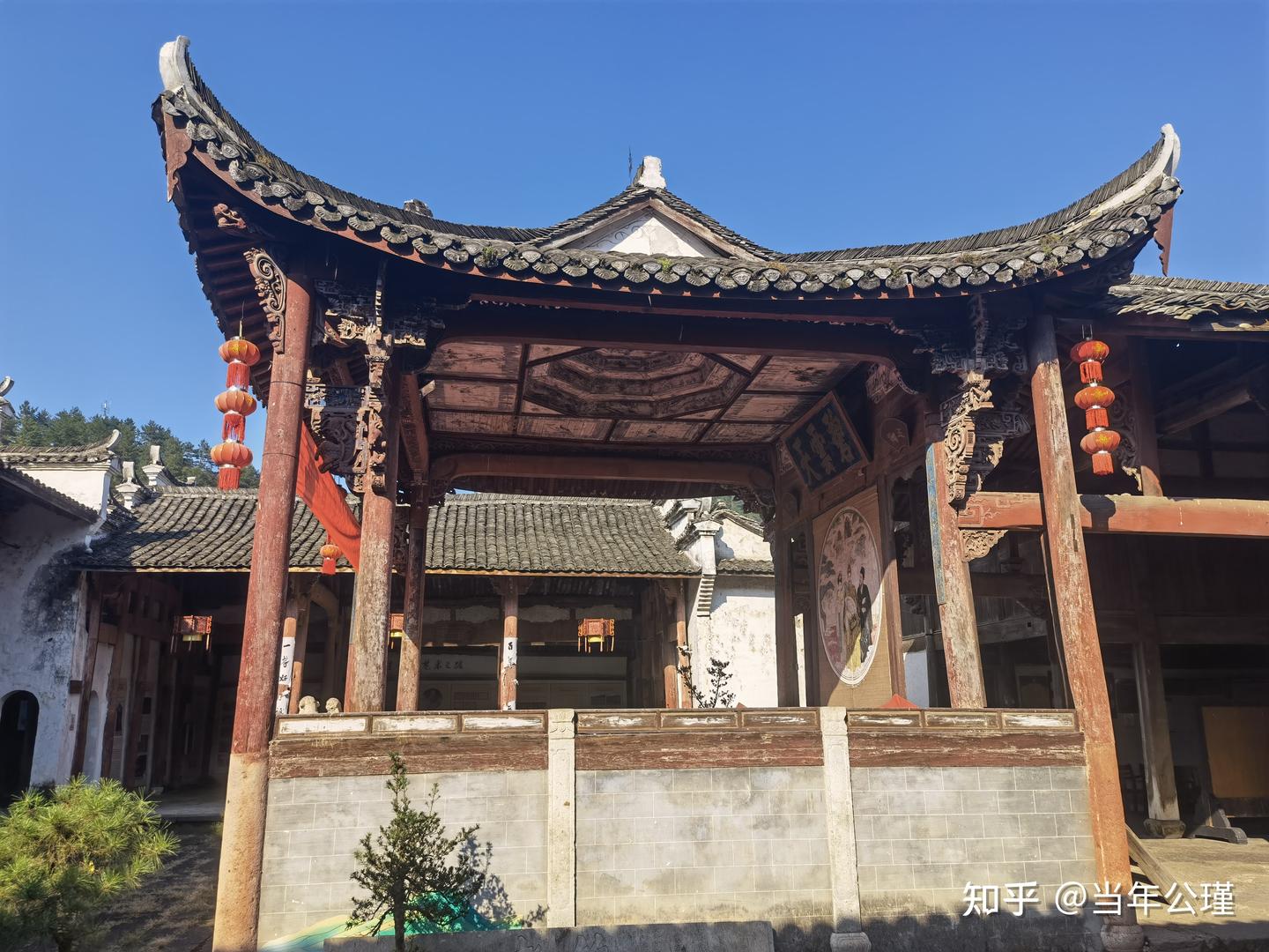 A scenic view of Jinhua Lvzuqian Ji Jiazu Mu