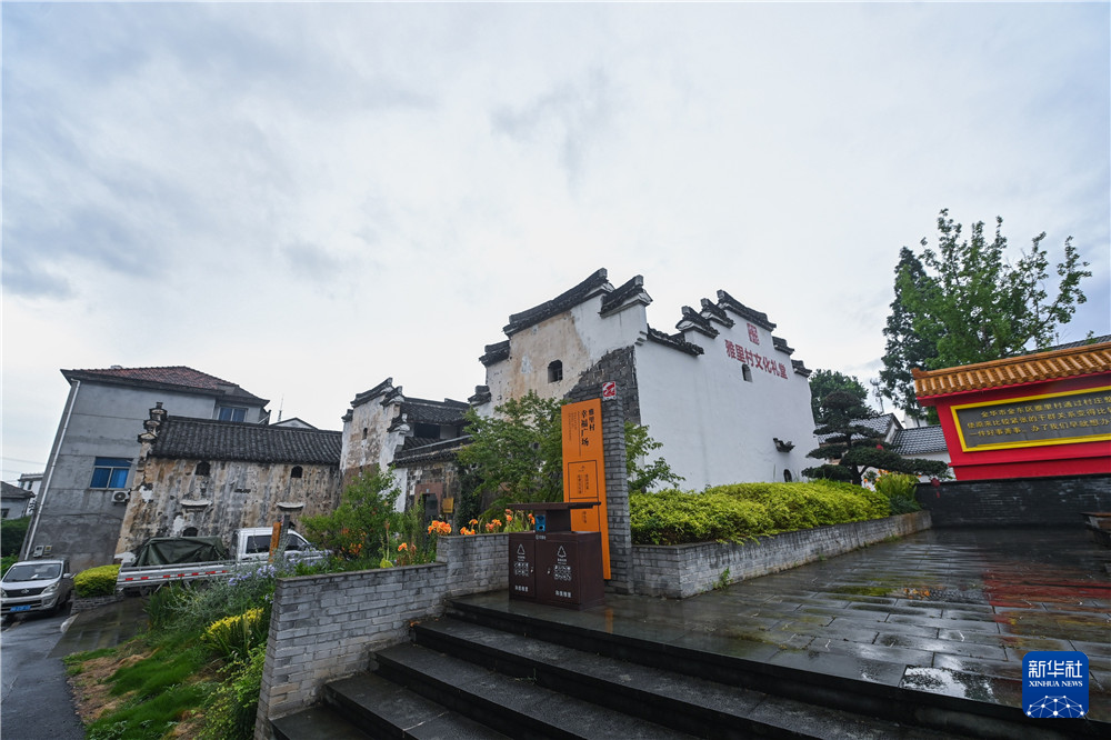 A scenic view of Jinhua Qijiating