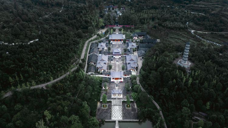 A scenic view of Jinhua Yanfusi