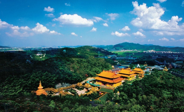 A scenic view of Jinhua Yuqingtang