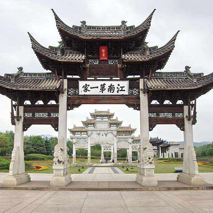 A scenic view of Jinhua Zhengyimen Gu Jianzhuqun