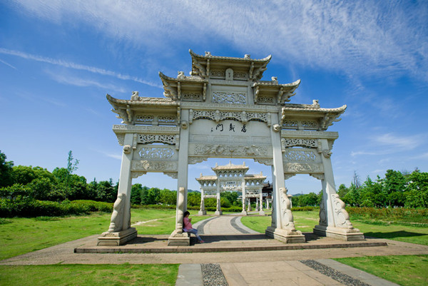 A scenic view of Jinhua Zhengyimen Gu Jianzhuqun