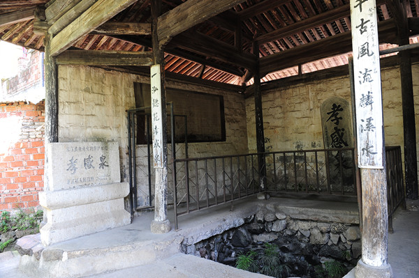 A scenic view of Jinhua Zhengyimen Gu Jianzhuqun