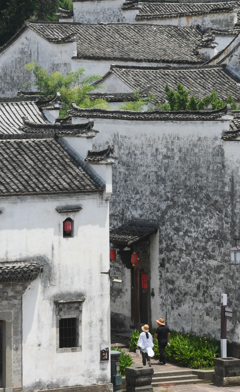 A scenic view of Jinhua Zhuge Changle Cunminju