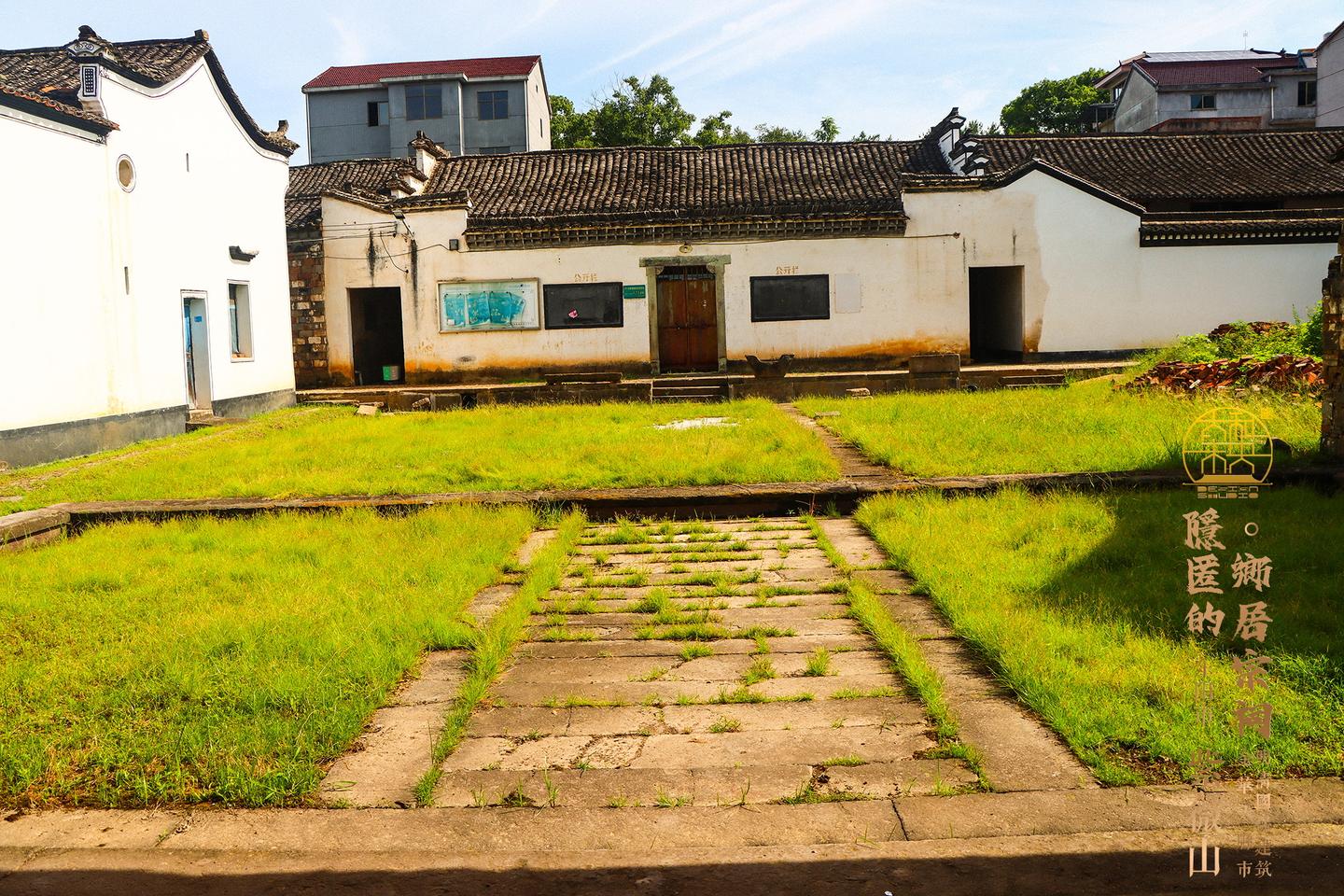 A scenic view of Jinhua Ziweishan Minju