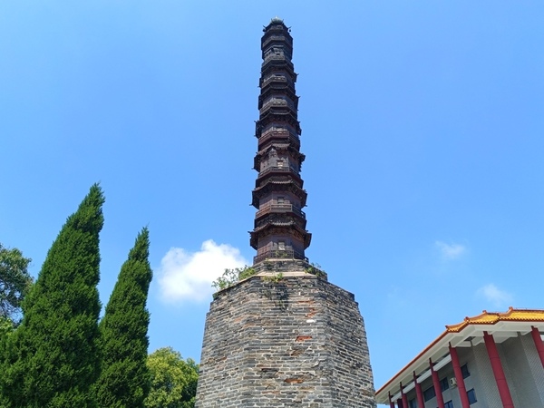 A scenic view of Jining Chongjue Si Tieta
