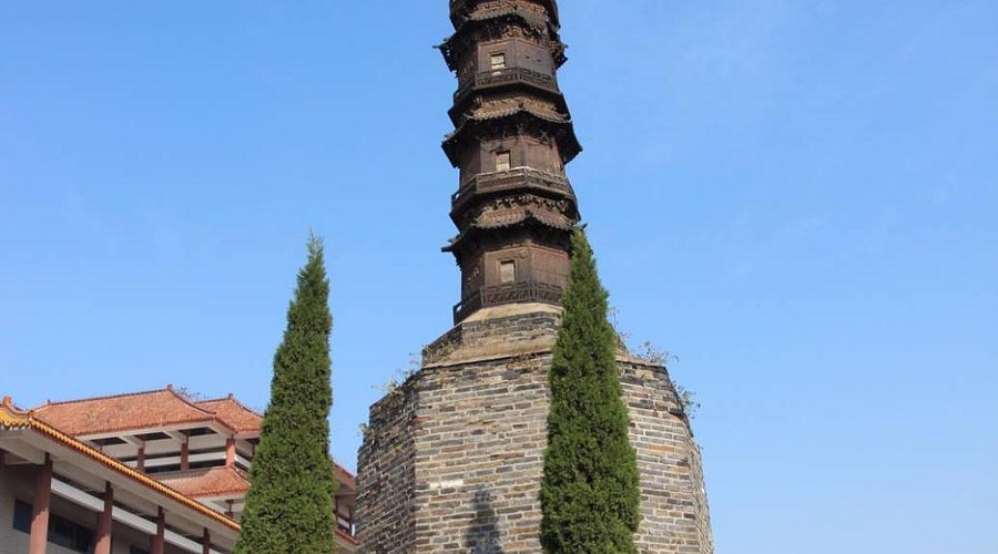 A scenic view of Jining Chongjue Si Tieta