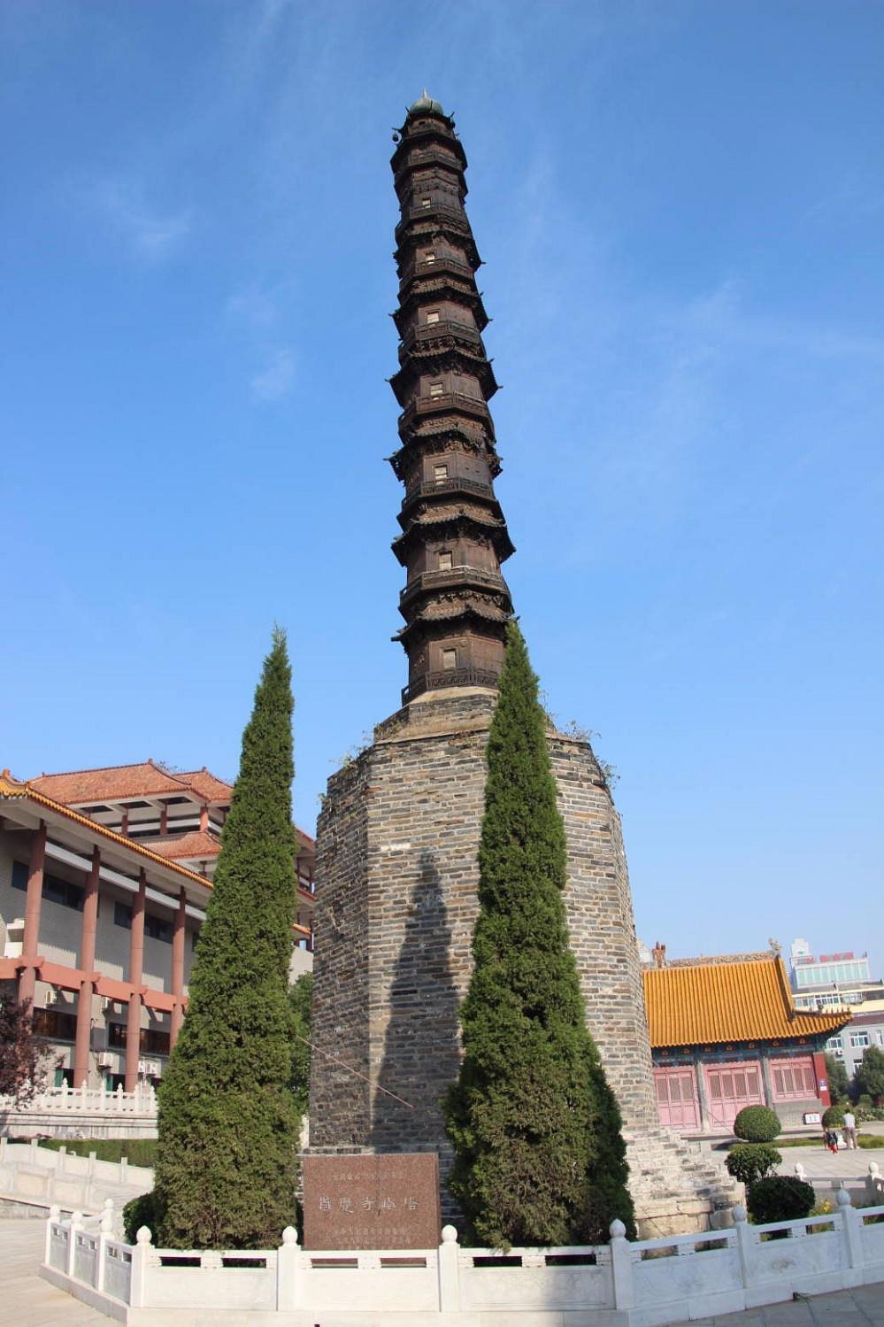 A scenic view of Jining Chongjue Si Tieta
