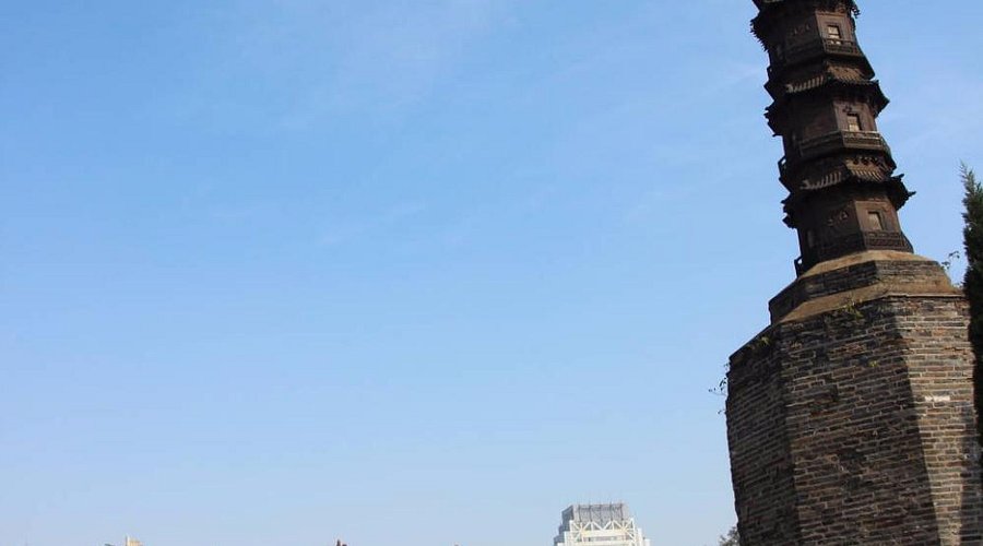 A scenic view of Jining Chongjue Si Tieta