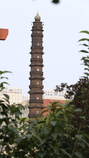 A scenic view of Jining Chongjue Si Tieta