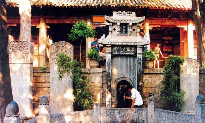 A scenic view of Jining Qingshan Si