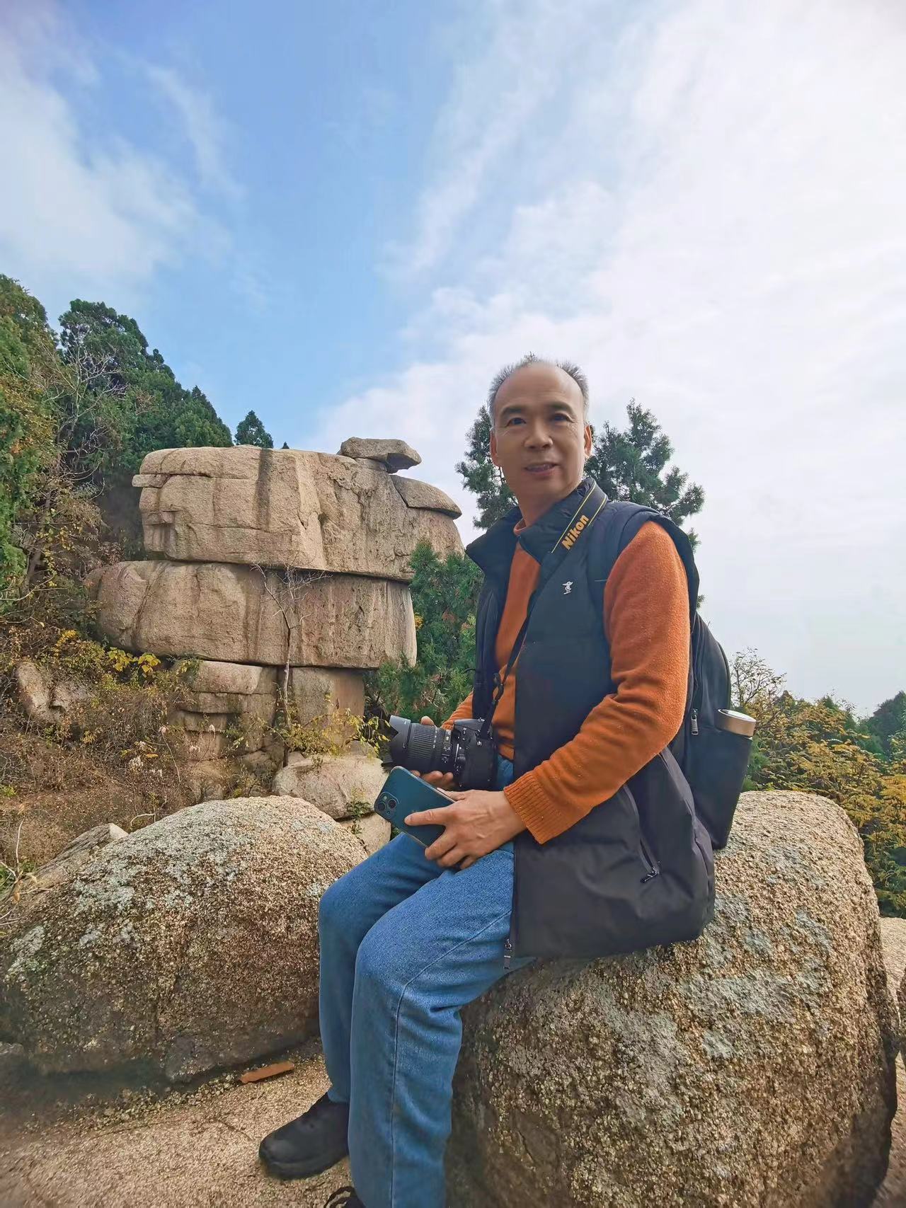 A scenic view of Jining Tieshan Gangshan Moya Shike