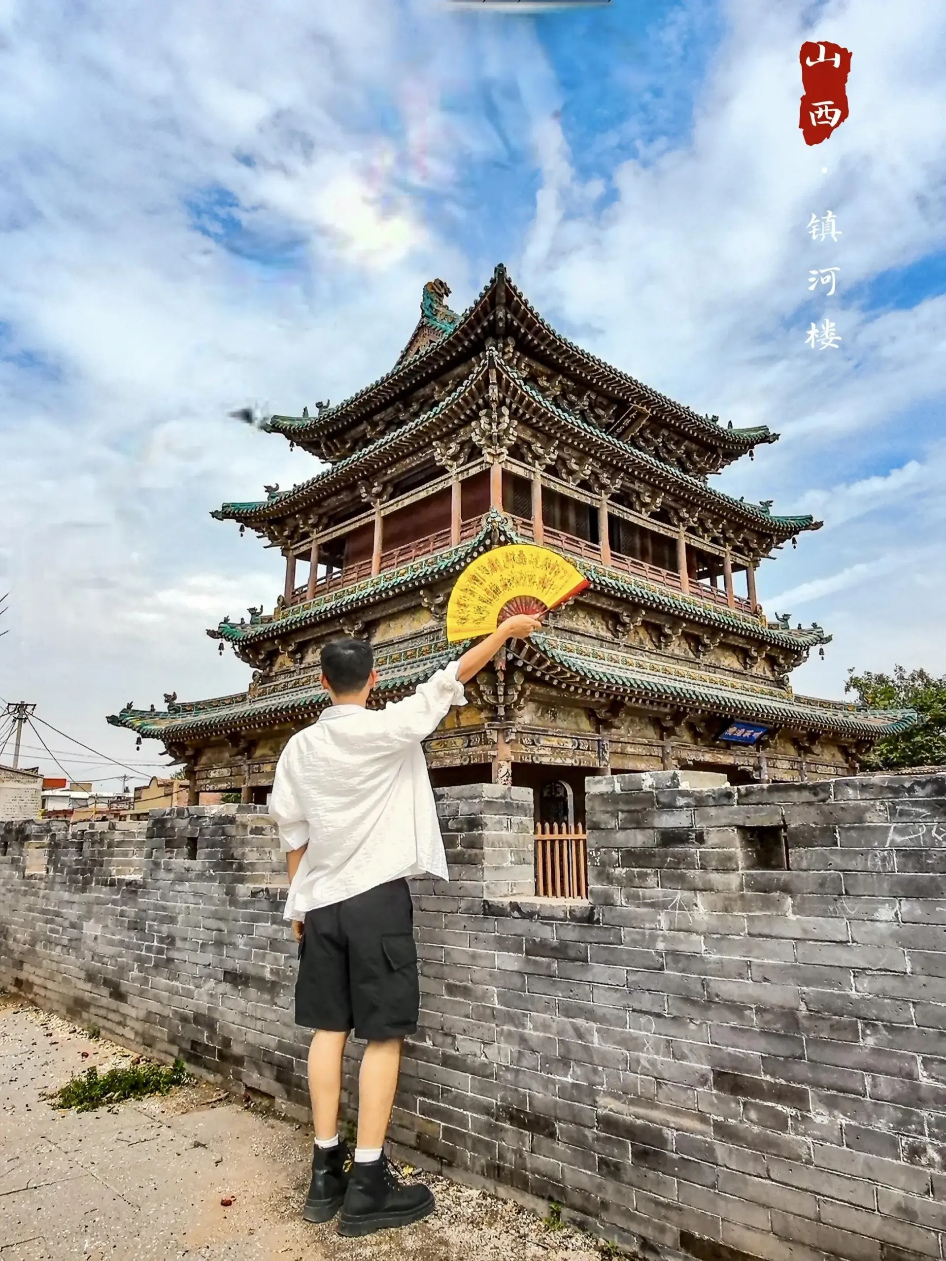 A scenic view of Jinzhong Qixian Zhenhe Lou