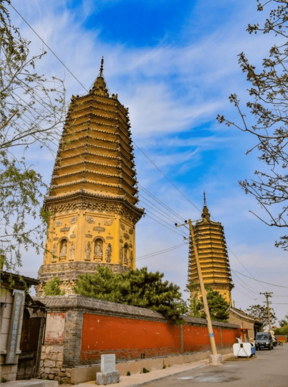 A scenic view of Jinzhou Chongxingsi Shuangta