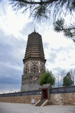 A scenic view of Jinzhou Guangshengsi Ta