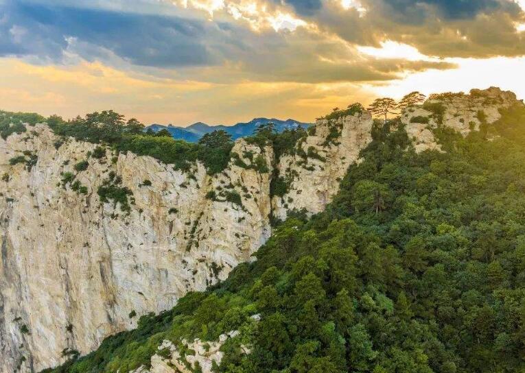 A scenic view of Jinzhou Yiwulushan Liaoling