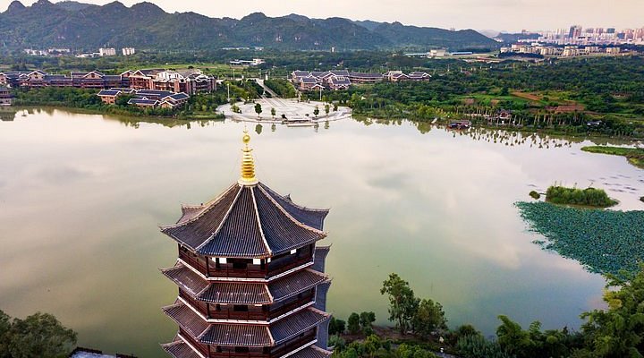 A scenic view of Jiujiang Bailu Shuyuan