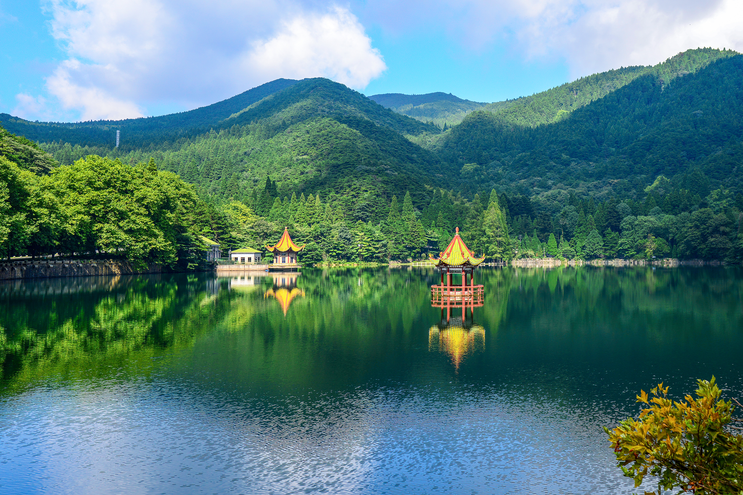 A scenic view of Jiujiang Lushan Cijingting