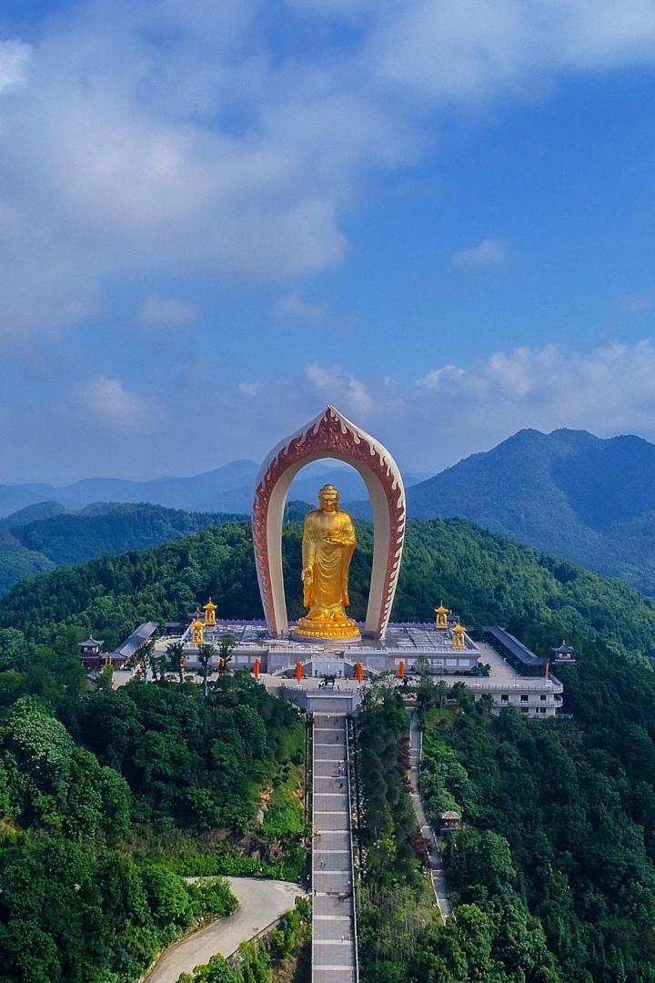 A scenic view of Jiujiang Lushan Yubeiting