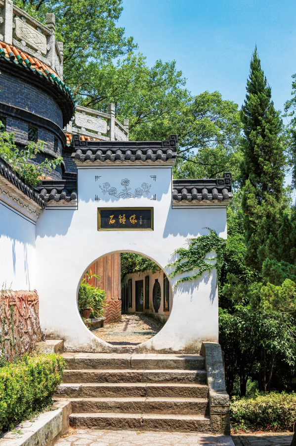 A scenic view of Jiujiang Shizhongshan Gujianzhu Shike
