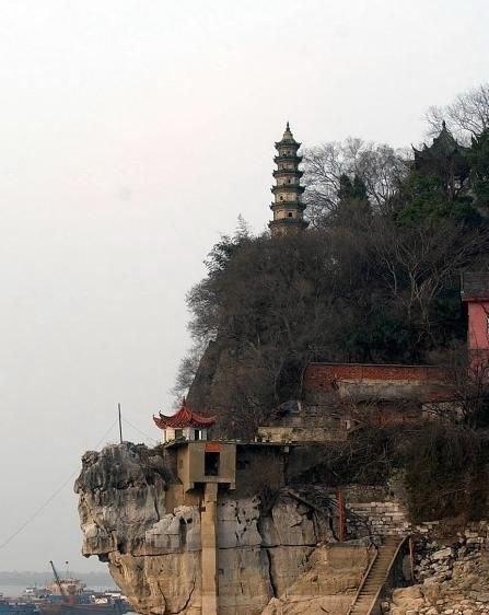 A scenic view of Jiujiang Shizhongshan Gujianzhu Shike