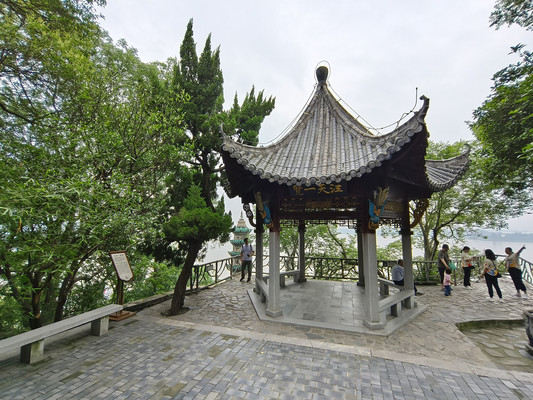 A scenic view of Jiujiang Shizhongshan Gujianzhu Shike