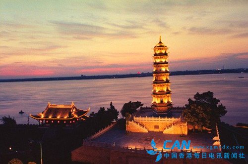 A scenic view of Jiujiang Suojianglou Ta